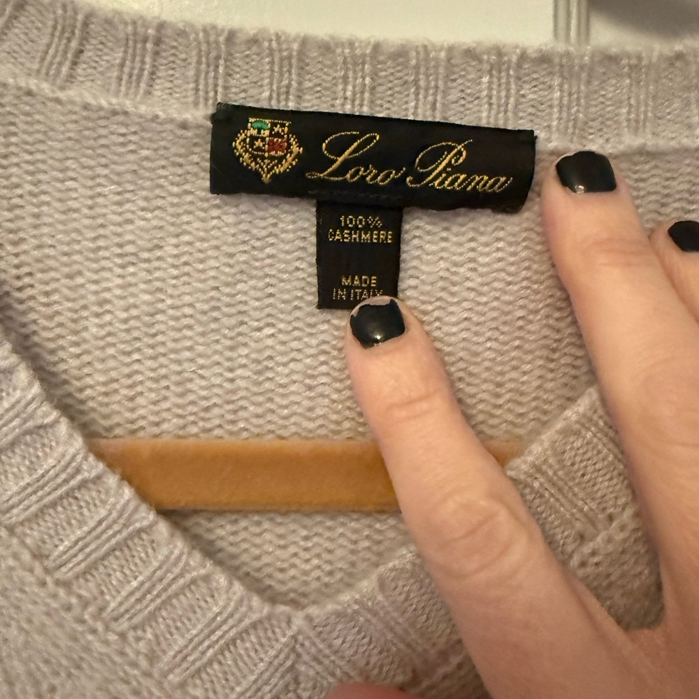 Loro Piana Women's Light lilac Cashmere V-Neck Sweater